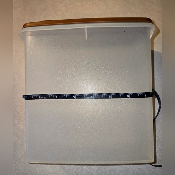 Vintage Tupperware Cereal Keeper with Brown Lid - Picture 6 of 6